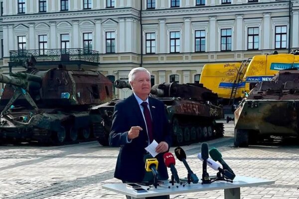 Ліндсі Грем у Києві окреслив формулу завершення війни найближчими місяцями