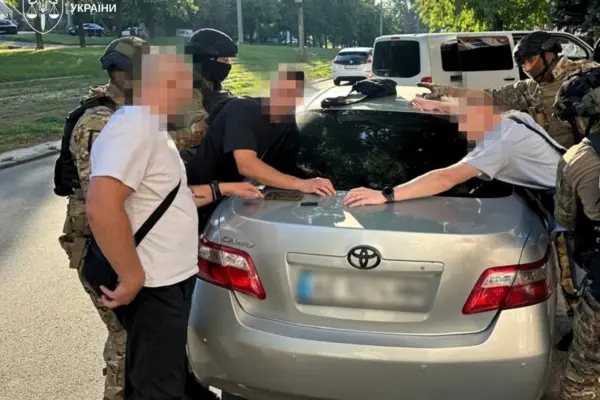 У Дніпрі трьом нападникам на волонтера повідомили про підозру у розбої