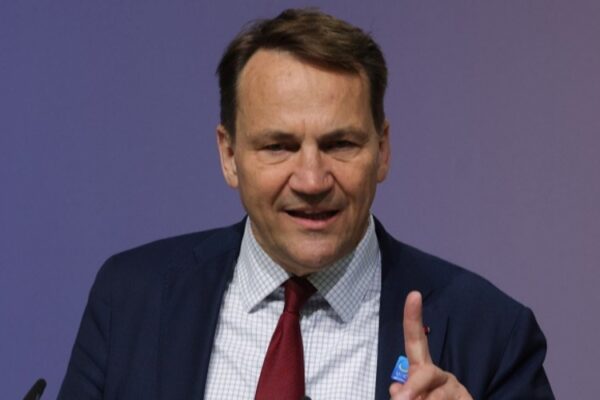 Сікорський назвав цифру: 13 років без контролю над Донбасом — і Польща наступна ціль