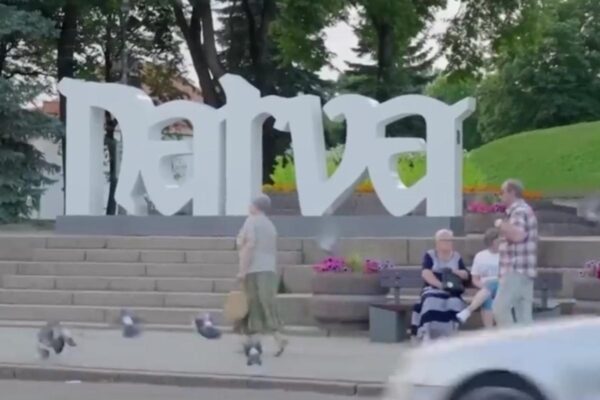 Хронологія будівництва естонського військового містечка у Нарві біля кордону з РФ