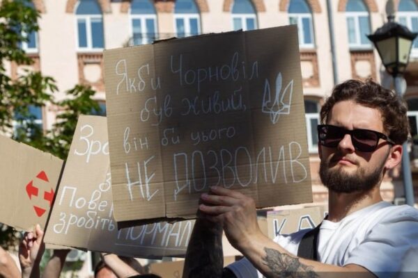 Хто стоїть за протестом біля ОПУ: люди, посадовці та їхні ролі
