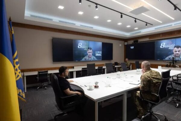 Зеленський і Паліса обговорили з командирами корпусів потреби фронту